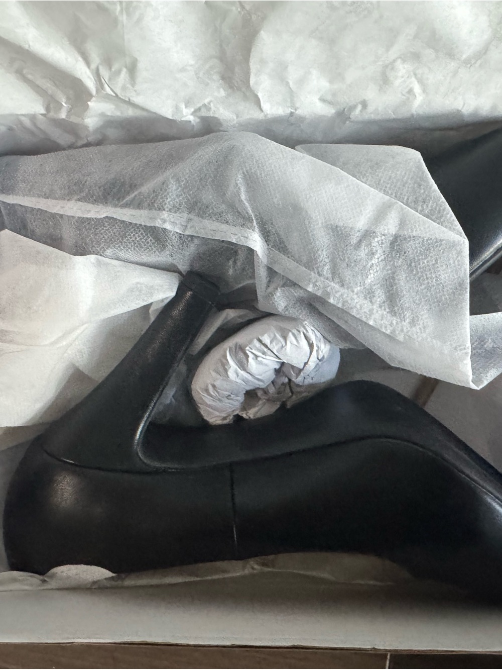 Trary Black Leather Women’s Heeled Pump